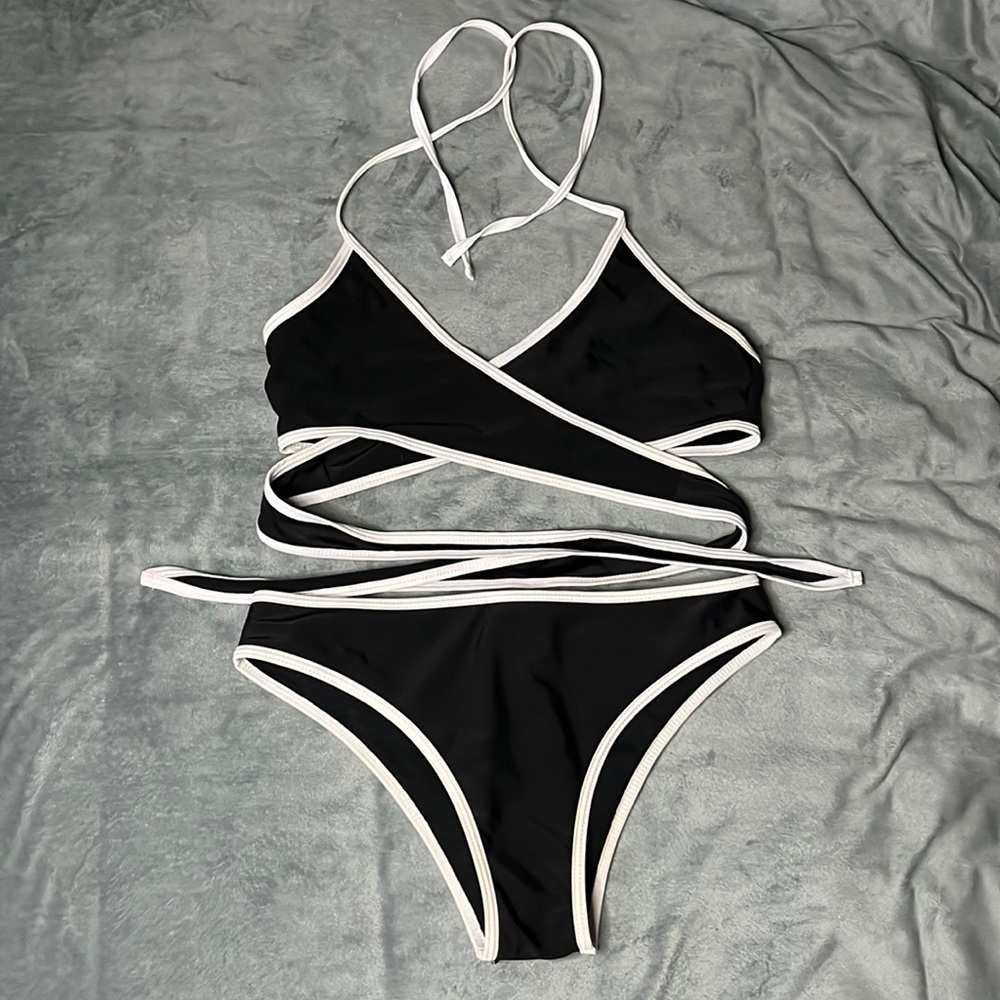 4/50% off | Wrap Black & White Halter Bikini Set